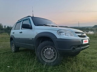 2014 Chevrolet Niva I Рестайлинг, белый, 380000 рублей, вид 2