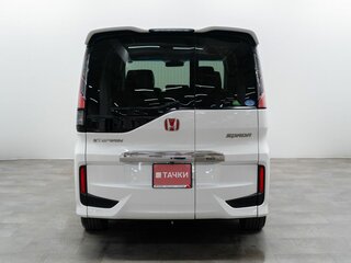 2017 Honda Stepwgn Spada V, белый, 1935000 рублей, вид 3