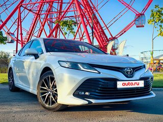 2018 Toyota Camry VIII (XV70), белый, 2650000 рублей, вид 3