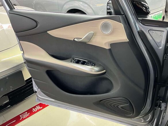 2021 BYD Dolphin 44.9 kWh I, серебристый, 1200000 рублей - вид 10