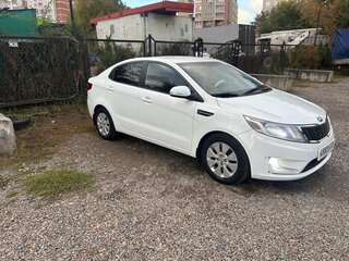 2014 Kia Rio 6-speed III, белый, 930000 рублей, вид 4