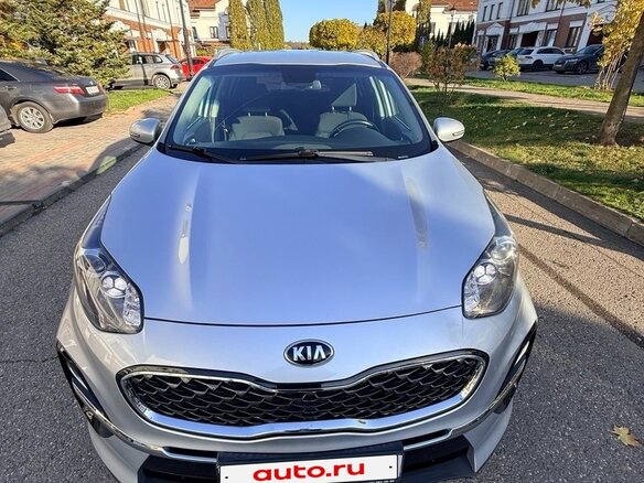 2019 Kia Sportage IV Рестайлинг, серебристый, 2350000 рублей - вид 3
