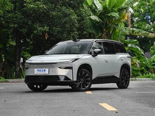 2026 Toyota bZ3X 67.9 kWh, серебристый, 3090007 рублей, вид 1