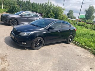 2015 Kia Rio III Рестайлинг, чёрный, 670000 рублей, вид 2