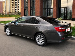 2013 Toyota Camry VII (XV50), серый, 1850000 рублей, вид 4