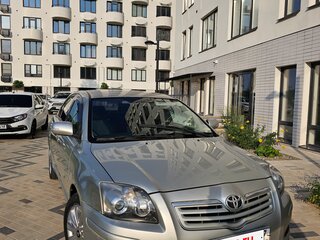 2006 Toyota Avensis II Рестайлинг, серебристый, 490000 рублей, вид 1