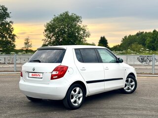 2011 Skoda Fabia II Рестайлинг, белый, 490000 рублей, вид 4