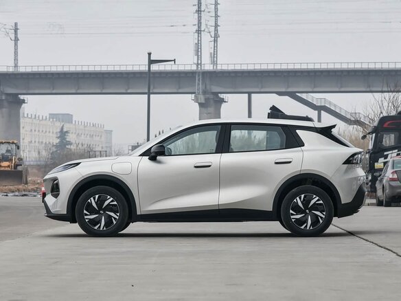 2026 Changan Qiyuan Q05 40.3 kWh II, серебристый - вид 5