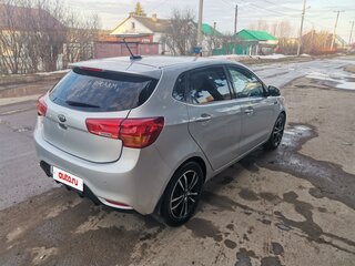 2017 Kia Rio III Рестайлинг, серебристый, 1050000 рублей, вид 3