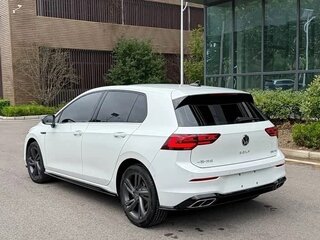 2023 Volkswagen Golf VIII, белый, 1935000 рублей, вид 3