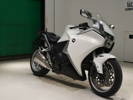 2010 Honda VFR 1200, белый, 829000 рублей, вид 3
