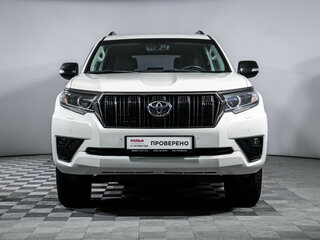 2021 Toyota Land Cruiser Prado 150 Series Рестайлинг 3, белый, 7150000 рублей, вид 2