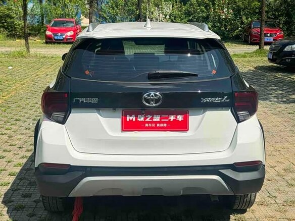2022 Toyota Yaris IV, белый, 950000 рублей - вид 7