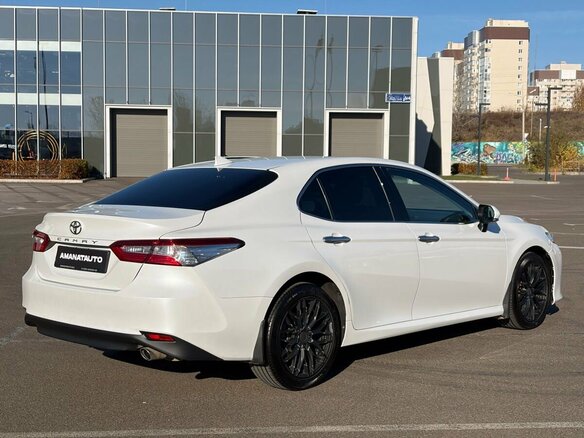 2021 Toyota Camry VIII (XV70), белый, 2790000 рублей - вид 3