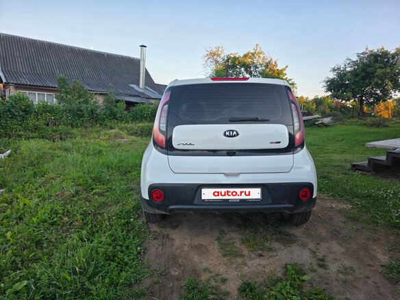 2017 Kia Soul II Рестайлинг, белый, 1100000 рублей - вид 2