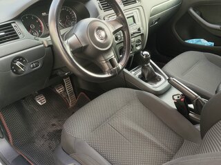 2014 Volkswagen Jetta VI Рестайлинг, серебристый, 900000 рублей, вид 3