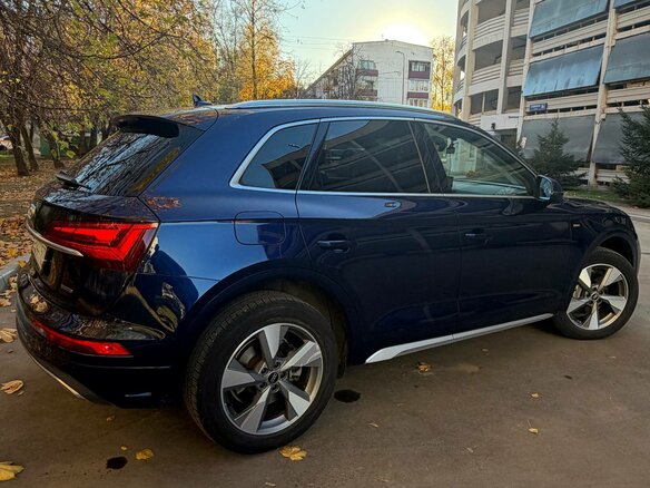 2022 Audi Q5 40 TFSI II (FY) Рестайлинг, синий, 4490000 рублей - вид 3