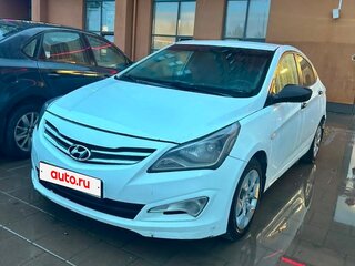 2015 Hyundai Solaris I Рестайлинг, белый, 600000 рублей, вид 3