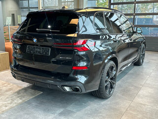 2024 BMW X5 40d IV (G05/G18) Рестайлинг, чёрный, 12990000 рублей, вид 3