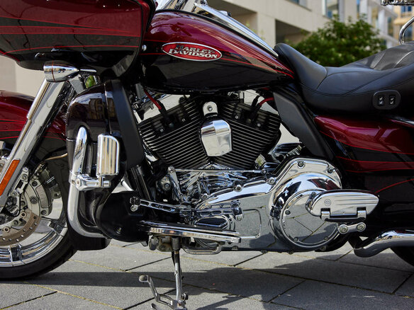 2011 Harley-Davidson CVO Road Glide, красный, 1400000 рублей - вид 18