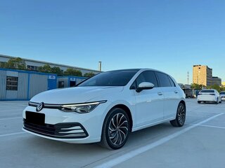 2023 Volkswagen Golf VIII, белый, 1875000 рублей, вид 1
