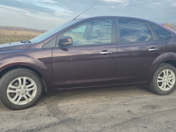 2009 Ford Focus II Рестайлинг, фиолетовый, 560000 рублей - вид 4