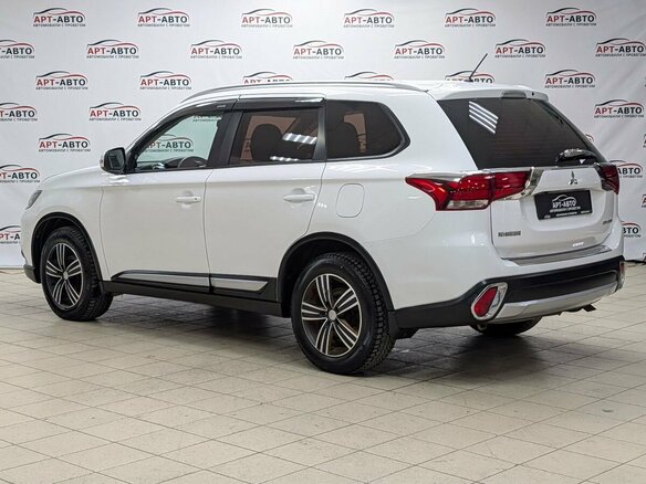 2015 Mitsubishi Outlander III Рестайлинг 2, белый - вид 3