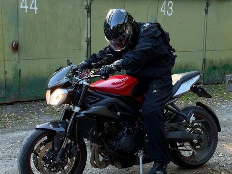 2015 Triumph Street Triple, красный, 640000 рублей, вид 2