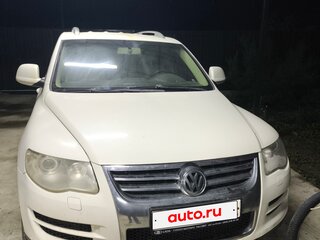 2008 Volkswagen Touareg I Рестайлинг, белый, 990000 рублей, вид 1