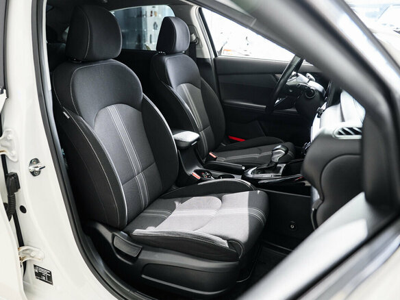 2021 Kia Cerato IV Рестайлинг, белый, 2280000 рублей - вид 9