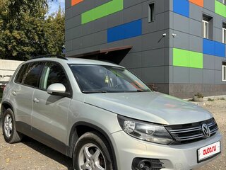 2013 Volkswagen Tiguan I Рестайлинг, серебристый, 1380000 рублей, вид 1