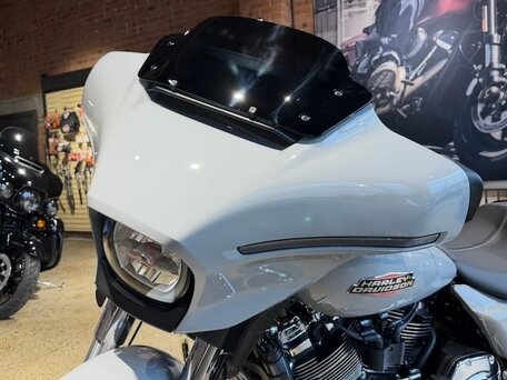 2024 Harley-Davidson Street Glide, серый, 3950000 рублей, вид 4