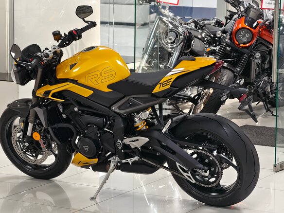 2025 Triumph Street Triple, жёлтый - вид 21