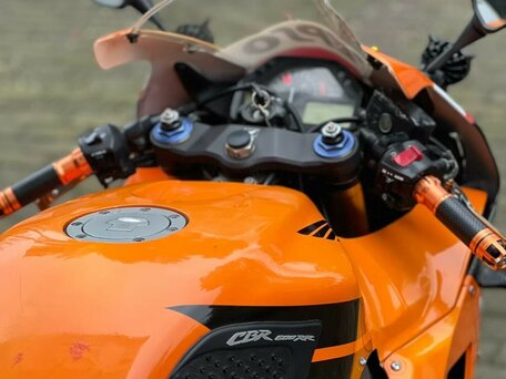 2007 Honda CBR 600RR, оранжевый, 310000 рублей, вид 4