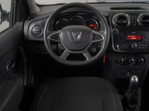 2018 Dacia Logan II Рестайлинг, белый, 899000 рублей - вид 5