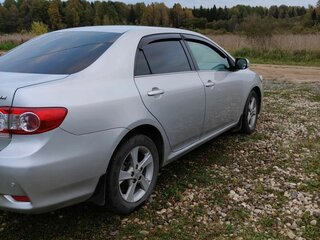 2011 Toyota Corolla X (E140, E150) Рестайлинг, серебристый, 1050000 рублей, вид 3