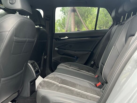 2023 Volkswagen Golf VIII, серый, 1850000 рублей - вид 12