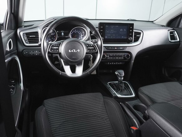 2022 Kia Ceed III Рестайлинг, белый, 1900000 рублей - вид 5