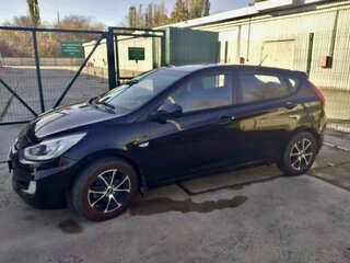 2013 Hyundai Solaris I, чёрный, 630000 рублей, вид 4