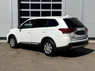 2018 Mitsubishi Outlander III Рестайлинг 3, белый, 1491000 рублей, вид 3