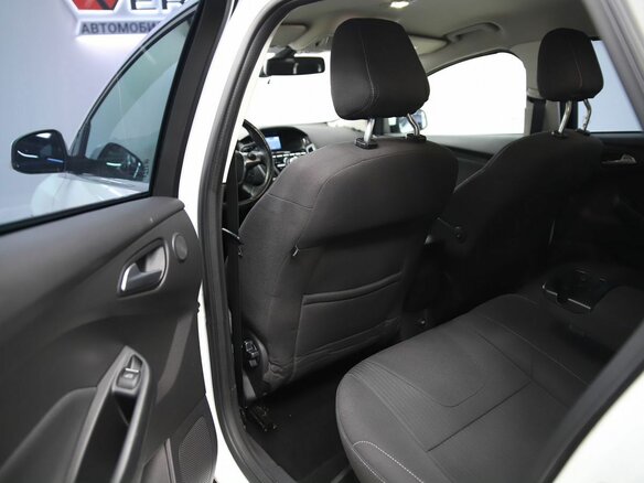 2011 Ford Focus III, белый, 470000 рублей - вид 11