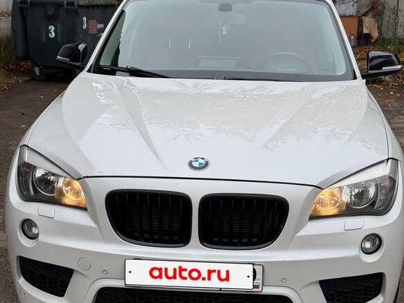 2014 BMW X1 20i I (E84) Рестайлинг, белый - вид 1