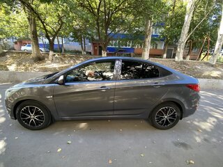 2015 Hyundai Solaris I Рестайлинг, серый, 1020000 рублей, вид 4