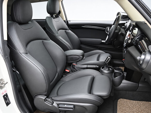 2022 Mini Hatch Cooper III (F55/F56) Рестайлинг 2, серебристый, 1860000 рублей - вид 15