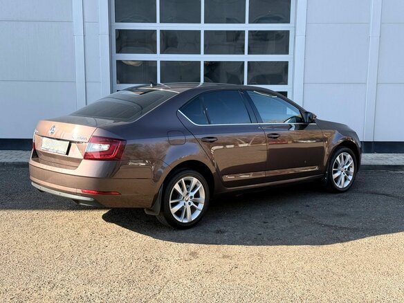 2017 Skoda Octavia III (A7) Рестайлинг, коричневый, 1800000 рублей - вид 4