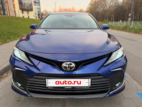2021 Toyota Camry VIII (XV70) Рестайлинг, синий, 2850000 рублей, вид 2