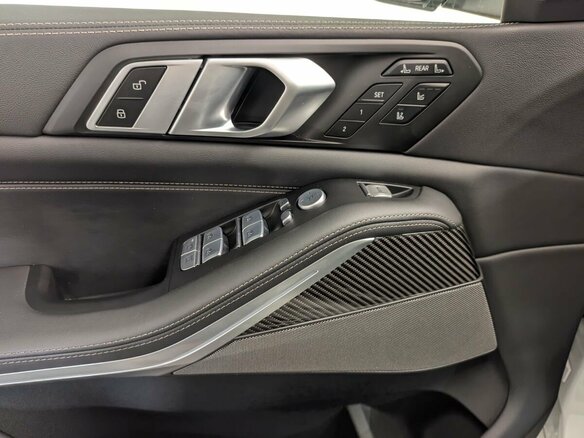 2025 BMW X7 40i I (G07) Рестайлинг, белый, 17500000 рублей - вид 9
