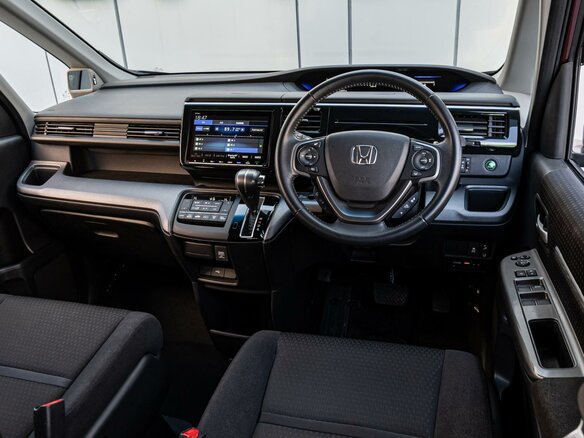 2021 Honda Stepwgn Spada V Рестайлинг, красный, 2650000 рублей - вид 5