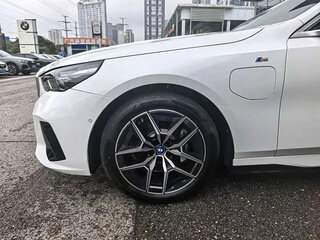 2024 BMW i5 Long eDrive35L, белый, 5870700 рублей, вид 4