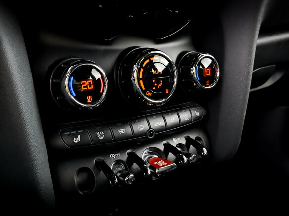 2020 Mini Hatch Cooper III (F55/F56) Рестайлинг, оранжевый, 2330000 рублей - вид 25